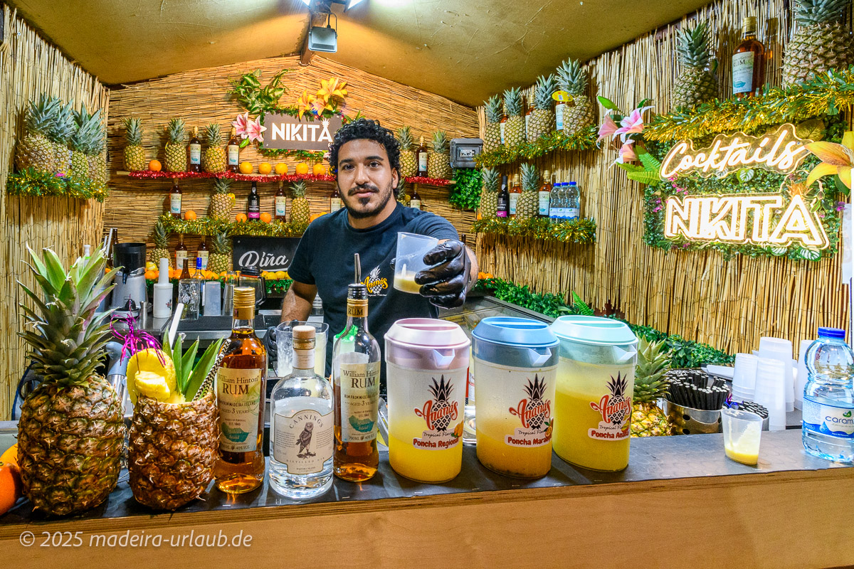 typischer Poncha Stand zu Weihnachten