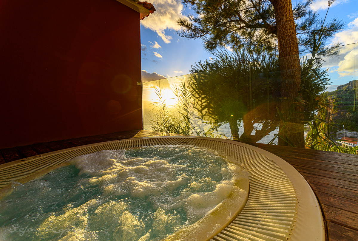 Whirlppol mit Sonnenuntergang