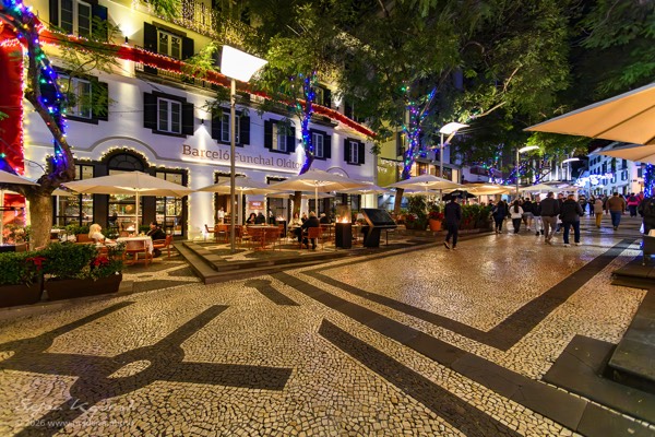 Weihnachtsbeleuchtung vor dem Barceló Funchal Oldtown in Funchal